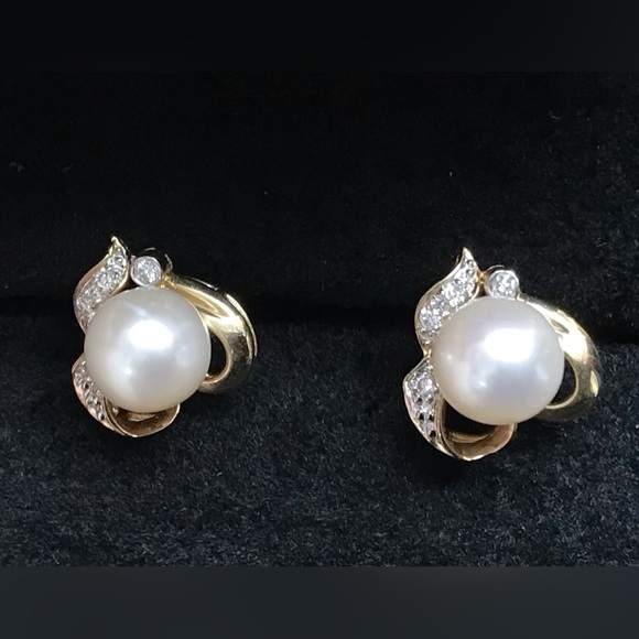 Pearl earrings